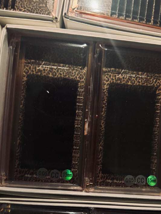 Single Matte Volume Lash Trays